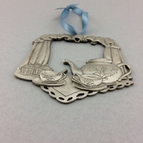 Vtg Pewter Ornament Teapot Scene Lindsay Claire Designs Signed LCD Christmas - Picture 5 of 12